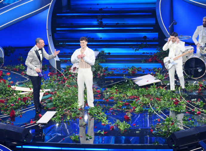 Amadeus e Blanco sul palco dell'Ariston Amadeus e Blanco sul palco dell'Ariston